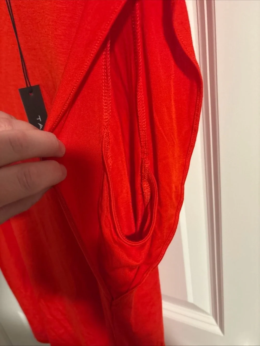 Tahari Women’s XL Red Sleeveless Blouse Top NWT - Picture 3 of 4